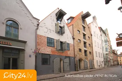 Miesnieku iela 15