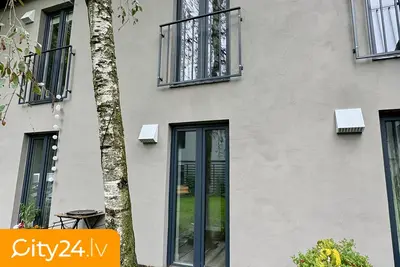 Bruņinieku iela 93