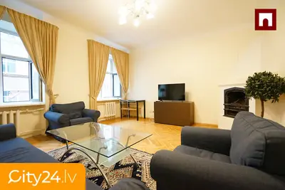 Vaļņu iela 8