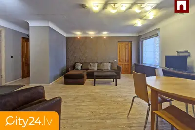 Vaļņu iela 8