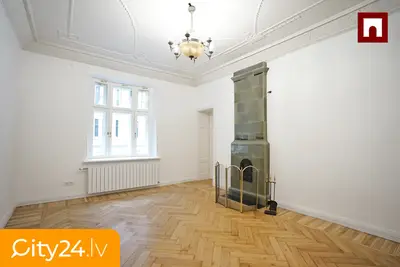 Lāčplēša iela 21
