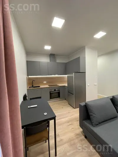 Kalniņa 4